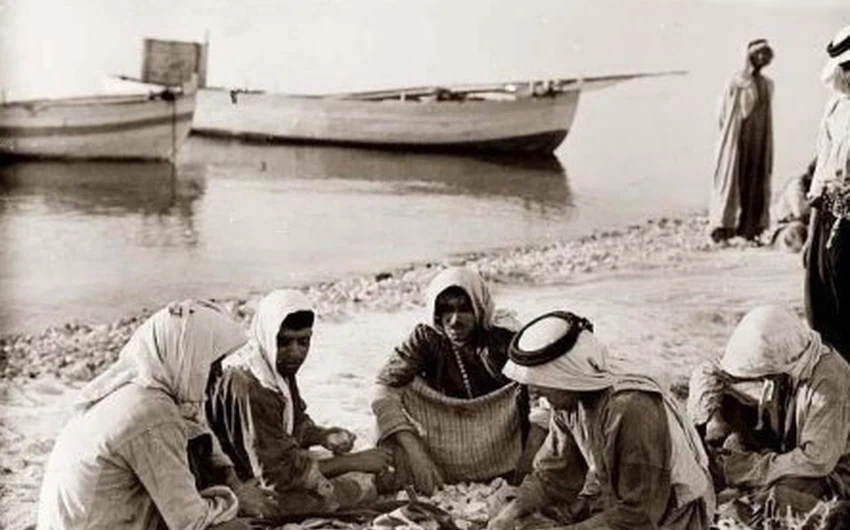 صيد السمك في بحيرة طبريا عام 1930