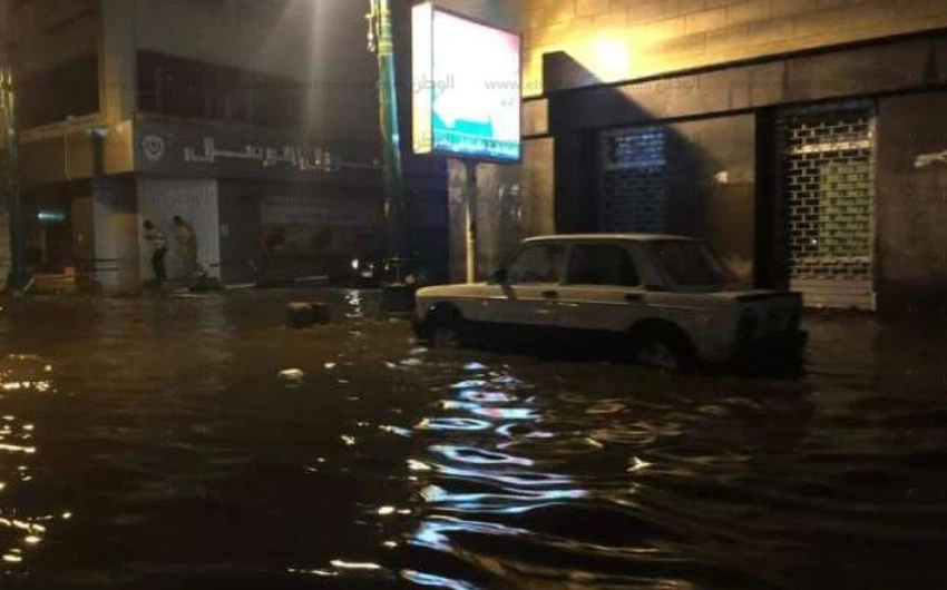 بالصور: الأمطار الغزيرة تُغرق شوارع الاسكندرية  