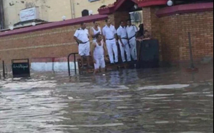 بالصور.. كارثة إنسانية في الإسكندرية إثر هطول الأمطار 