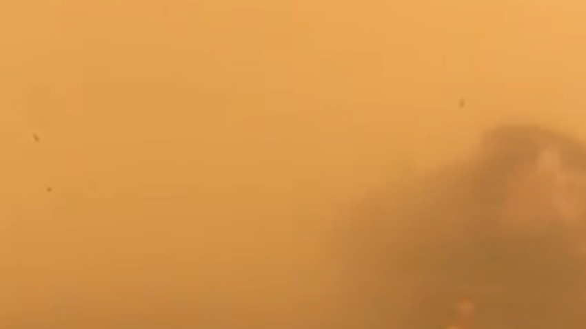عاجل - بالفيديو | تنبيه عواصف رملية قوية الان وانعدام الرؤية على طريق الرياض - حوطة بني تميم