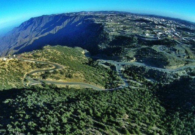 لقطات تظهر جمال محافظة النماص من الجو صور طقس العرب