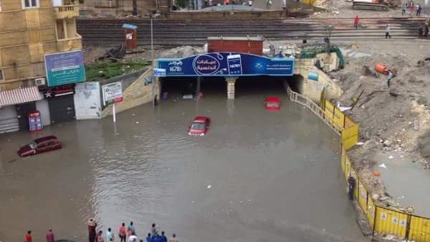 Video | Disastrous scenes showing the sinking of large parts of Alexandria after a wave of torrential rain that hit it this morning