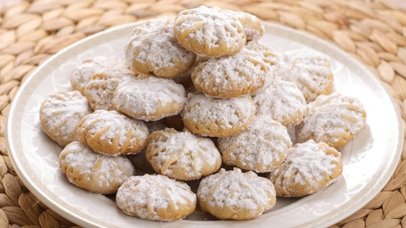 طريقة عمل معمول التمر بالسميد طريقة عمل معمول التمر بالسميد