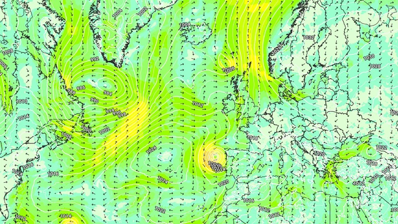 تأثيرات قوية للعاصفة غابرييل (أمطار غزيرة وأمواج بعلو ثلاثة طوابق سكنية) على البرتغال | عرب تايم تأثيرات قوية للعاصفة غابرييل (أمطار غزيرة وأمواج بعلو ثلاثة طوابق سكنية) على البرتغال | عرب تايم