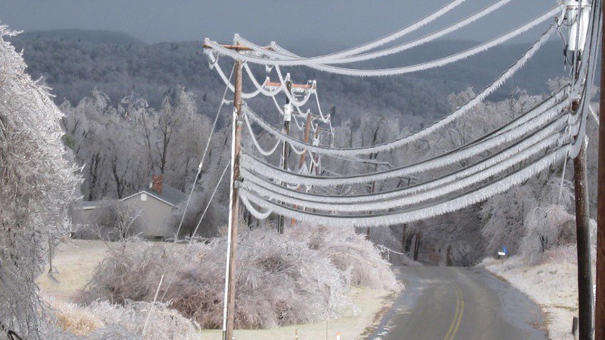 How can snow collect on thinner power lines and damage them?