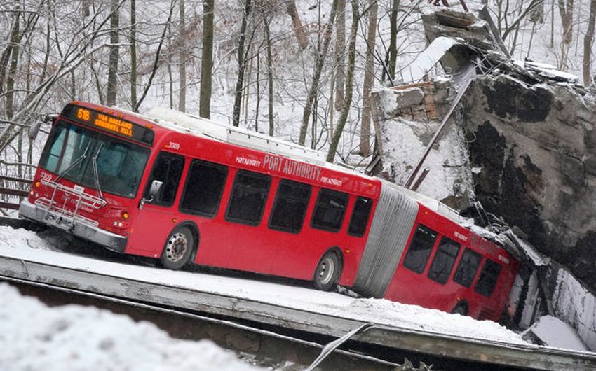 Ten people were injured when a snow-covered bridge collapsed in Pittsburgh, USA