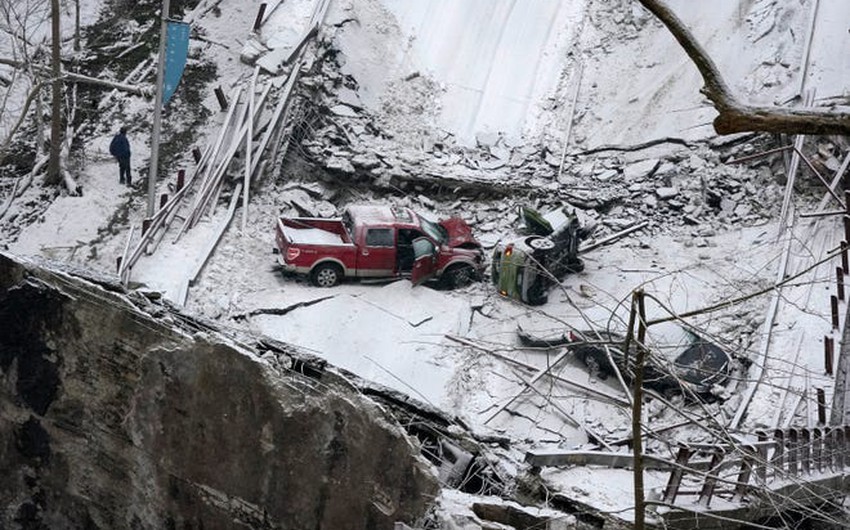 Ten people were injured when a snow-covered bridge collapsed in Pittsburgh, USA