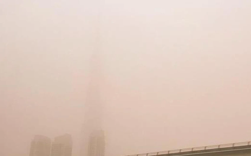 برج خليفة نقلاً عن مركز العاصفة