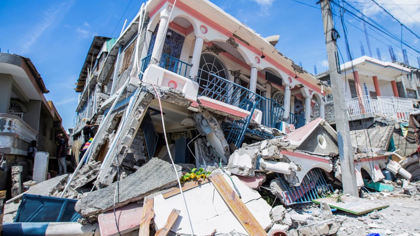 أكثر من 300 قتيل ومئات المصابين والمفقودين في زلزال ضرب هايتي بقوة 7.2 درجة
