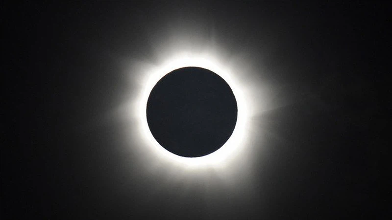 ثلوج صيفية و18 شهر من الظلام الدامس.. ما القصة؟ | عرب تايم ثلوج صيفية و18 شهر من الظلام الدامس.. ما القصة؟ | عرب تايم