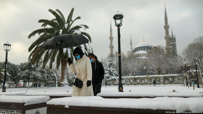 A strong snow storm hits Turkey and Greece, paralyzing most of life&#39;s facilities