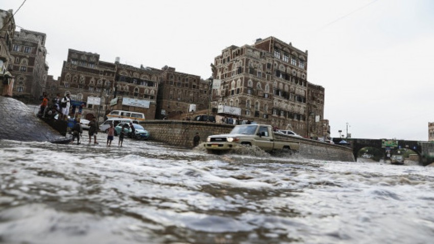 Yemen floods: deaths, including 4 children, and traffic stops in the neighborhoods of the capital, Sana&#39;a