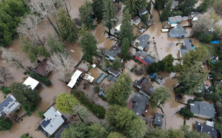 25 trillion gallons of rain fell in the US state of California during a series of 9 consecutive storms