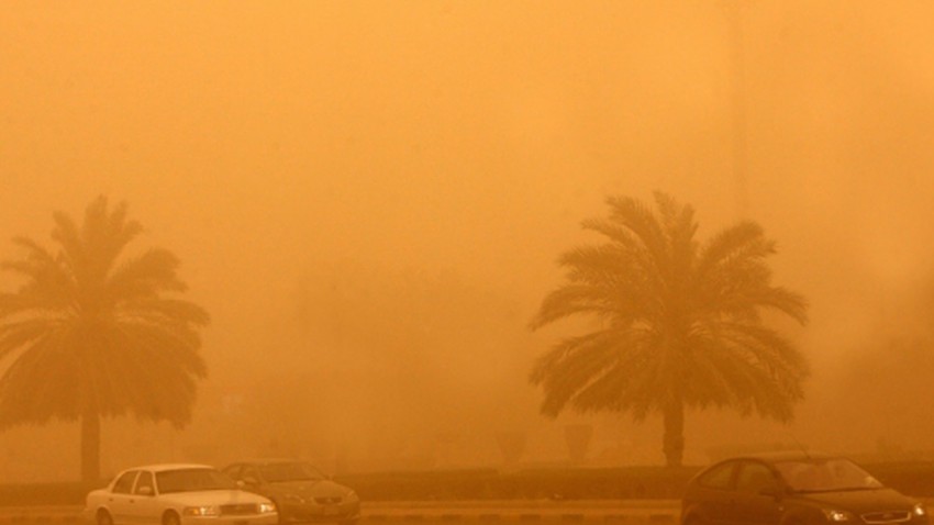العراق | موجة غبارية تؤثر على العاصمة بغداد ومدى الرؤية ينخفض الى 1200متر الان