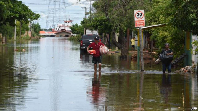 مقتل 6 أشخاص على الأقل بسبب فيضانات في عدد من دول أميركا اللاتينية مقتل 6 أشخاص على الأقل بسبب فيضانات في عدد من دول أميركا اللاتينية