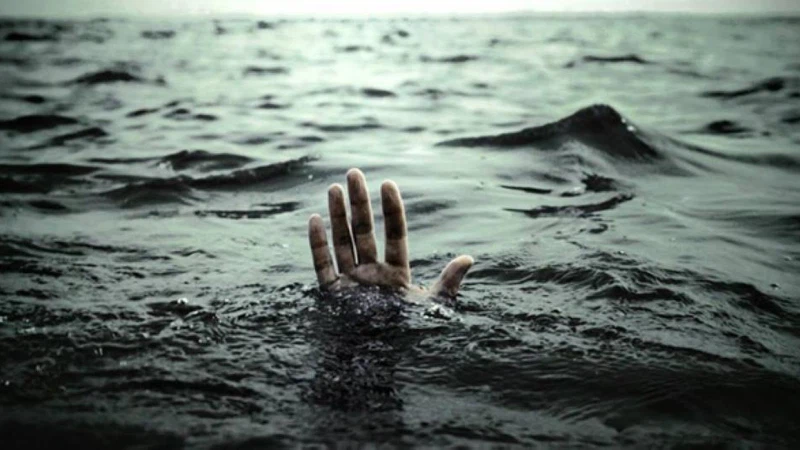 لماذا لا يُنصح في السباحة بالبحر الميت أثناء هبوب الرياح الشرقية..؟ لماذا لا يُنصح في السباحة بالبحر الميت أثناء هبوب الرياح الشرقية..؟