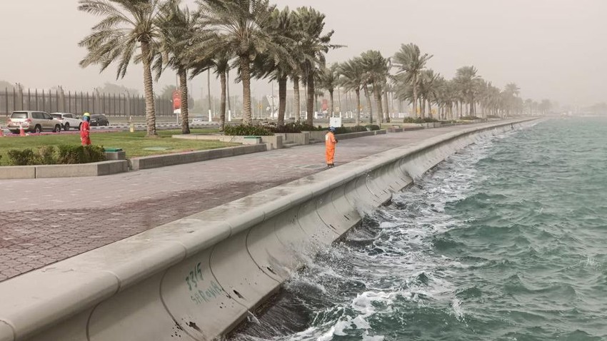 قطر و البحرين : أجواء حارة و رطبة مع احتمالية تشكل الضباب في بعض المناطق ساعات الصباح الباكر من يوم الإثنين