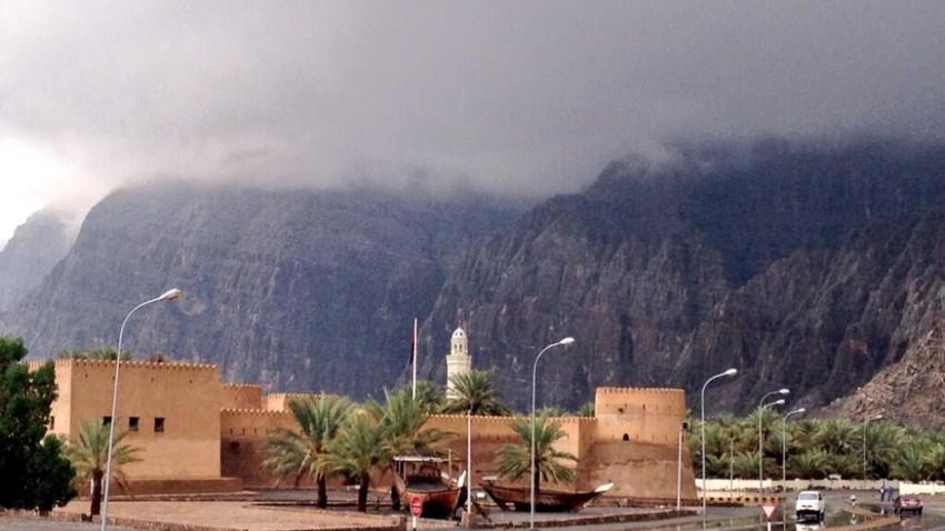 سلطنة عُمان | استمرار فُرص التكونات المحلية على جبال الحجر يوم الخميس 14-7-2022