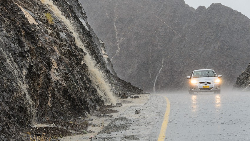 سلطنة عُمان : اضطرابات جوية على أجزاء من جبال الحجر و أمطار رعدية على بعض المناطق خلال الأيام القادمة