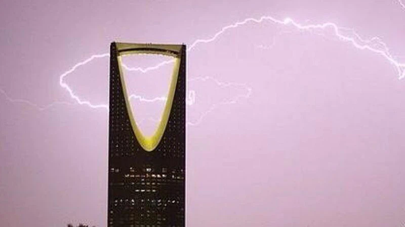 سحب ركامية تقترب من الرياض سحب ركامية تقترب من الرياض