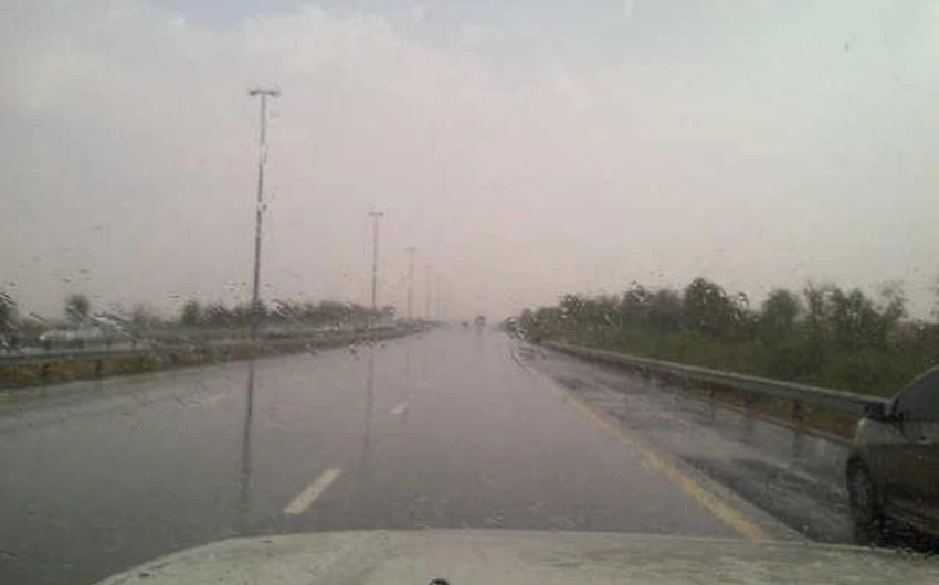 أمطار على طريق العين دبي تصوير المُطارد : حكم الجوكر