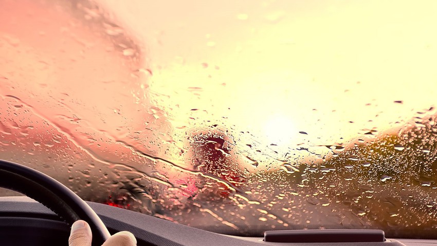 Tips and recommendations for safe driving on the roads during rain and fog