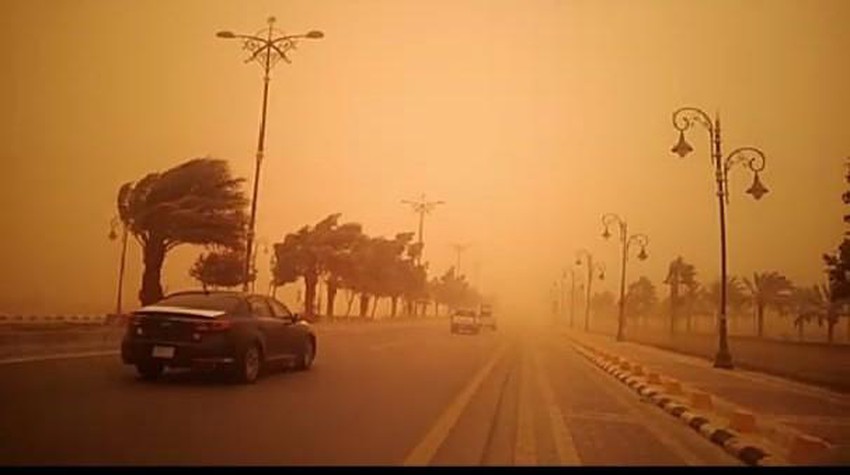 بالفيديو تتحرك نحو حفر الباطن عاصفة رملية قوية تؤثر على عرعر وسكاكا والرؤية 100 متر طقس العرب