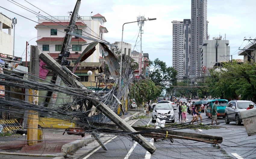 Des vidéos terrifiantes documentant le passage du typhon Ray sur les Philippines et l&#39;étendue des dégâts qu&#39;il a infligés au pays