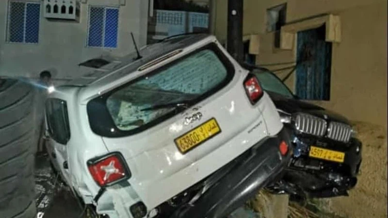 Vidéo | Les 20 clips les plus puissants enregistrent l'intensité des tempêtes et des fortes pluies qui ont frappé le Sultanat d'Oman le dernier jour de l'année 2021 Vidéo | Les 20 clips les plus puissants enregistrent l'intensité des tempêtes et des fortes pluies qui ont frappé le Sultanat d'Oman le dernier jour de l'année 2021