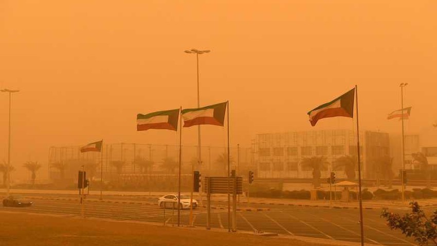 بالصور والفيديو | غبار كثيف يجتاح الكويت والرؤية الأفقية تصبح شبه معدومة