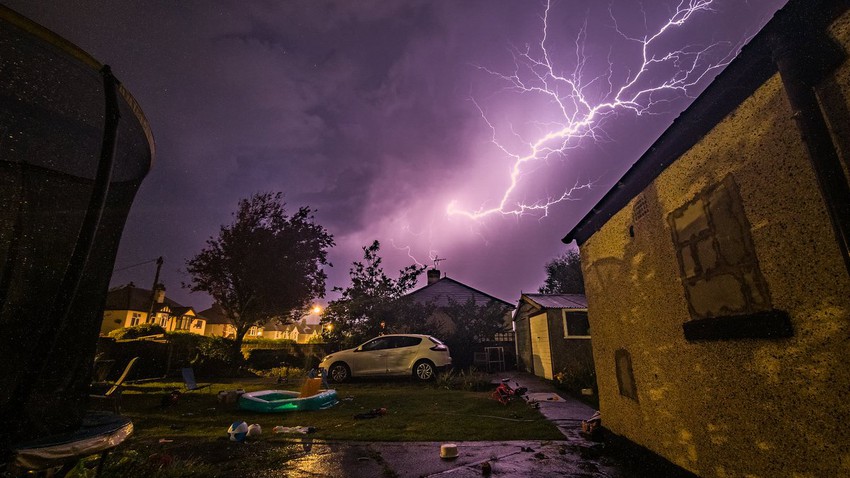 بريطانيا: تحذير من ظاهرة صحية "غريبة" مع تعرض البلاد لعواصف رعدية وتغير جذري في الطقس