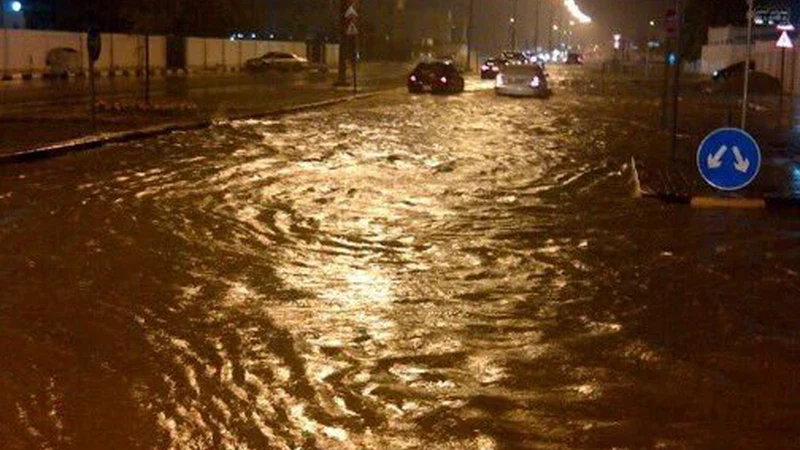 أمطار خورفكان - تصوير عاشق المطر أمطار خورفكان - تصوير عاشق المطر