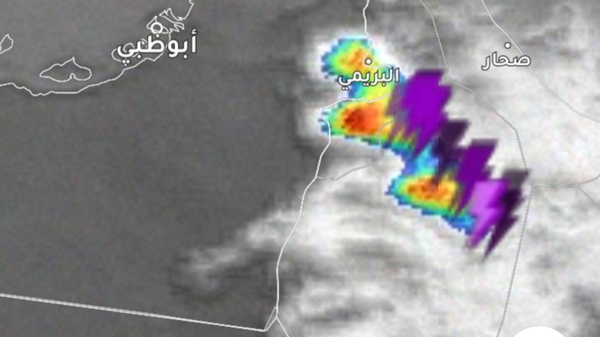 UAE - update at 5:10 pm | Cumulonimbus clouds extending towards the southern regions, accompanied by showers of rain