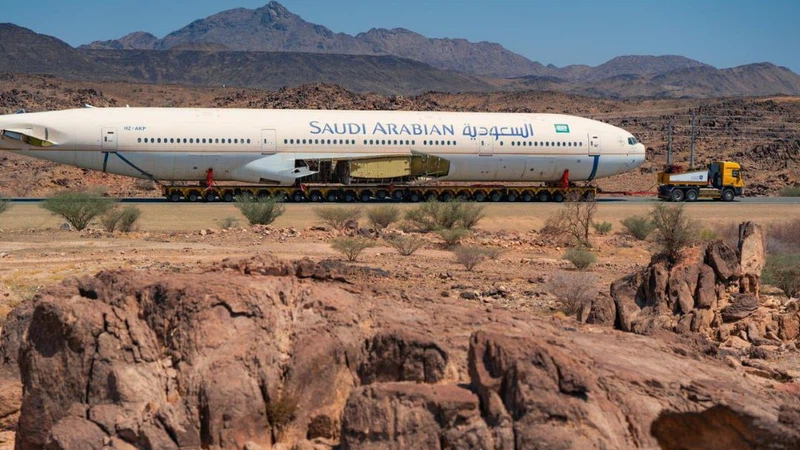 في مشهد غير مسبوق.. نقل 3 طائرات عملاقة براً من جدة إلى الرياض في مشهد غير مسبوق.. نقل 3 طائرات عملاقة براً من جدة إلى الرياض
