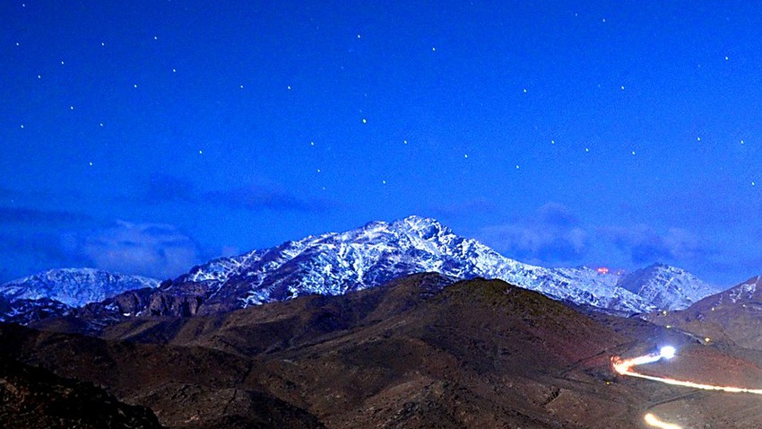 ما هو أعلى جبل في المملكة العربية السعودية، وما هو الجبل الذي يستقبل أكثر الثلوج في المملكة؟ طقس العرب طقس العرب