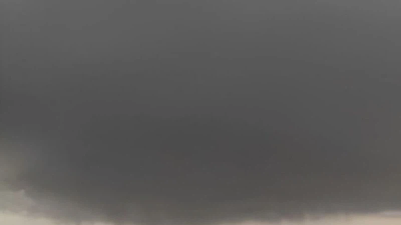 السعودية | مشهد مهول لسحابة تحول النهار إلى ليل في جازان (فيديو) السعودية | مشهد مهول لسحابة تحول النهار إلى ليل في جازان (فيديو)