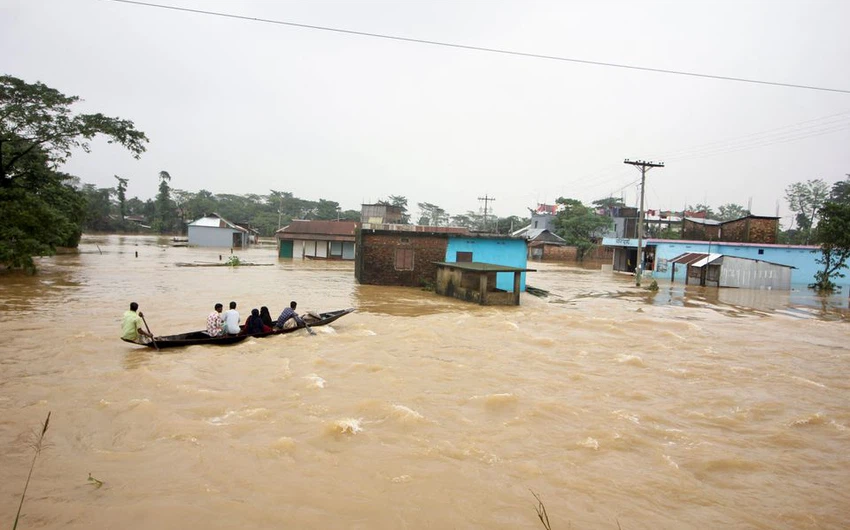 Des inondations désastreuses au Bangladesh déclenchent des avertissements météorologiques qui poussent la région vers d&#39;autres catastrophes