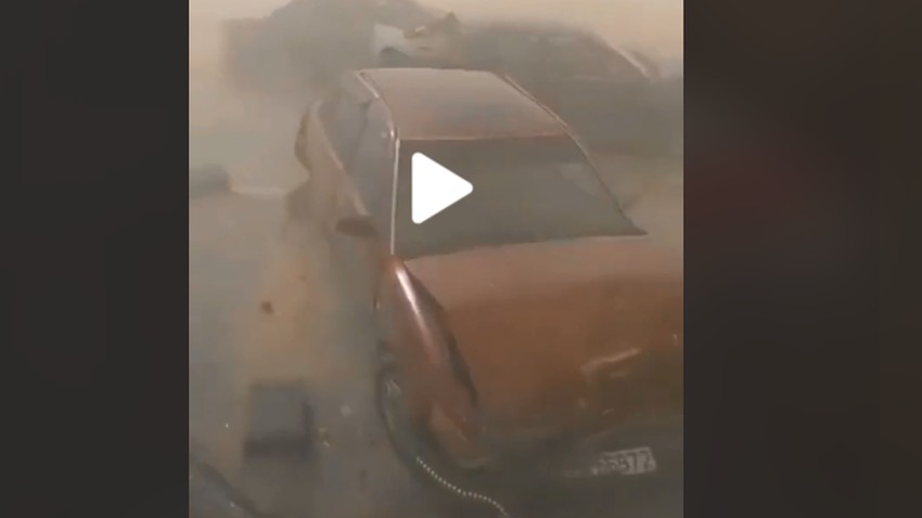 بالفيديو | حادث سير لمجموعة من المركبات على الطريق الصحراوي نتج عنه عدة إصابات