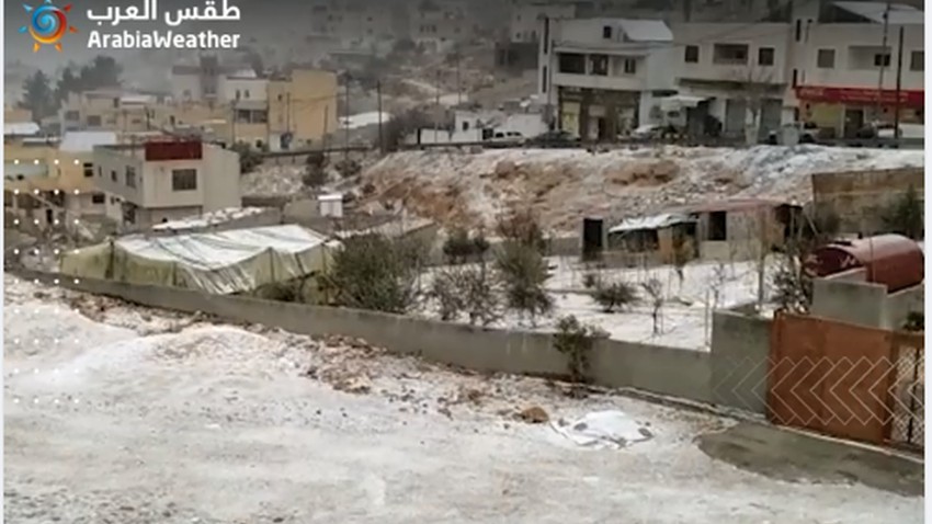 Video | Scenes of the beginning of snowfall and its accumulation in some Jordanian governorates