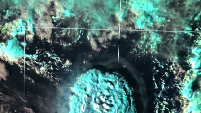 Regardez la vidéo du moment de l&#39;éruption du volcan Tonga dans l&#39;océan Pacifique, tel que surveillé par des images satellites fonctionnant sous la météo arabe