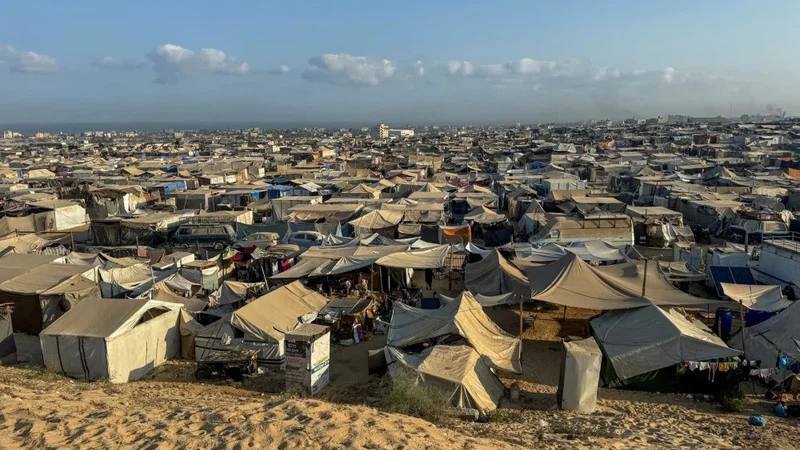 الصيف يقبل على غزة وذات الخيام التي صمدت في وجه برد الشتاء القارس ستُواجه لهيب الصيف | عرب تايم الصيف يقبل على غزة وذات الخيام التي صمدت في وجه برد الشتاء القارس ستُواجه لهيب الصيف | عرب تايم