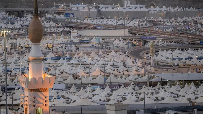 مشعر منى يستقبل حجاج بيت الله الحرام لرمي جمرة العقبة | عرب تايم مشعر منى يستقبل حجاج بيت الله الحرام لرمي جمرة العقبة | عرب تايم