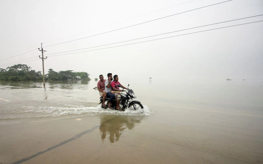 Des inondations désastreuses au Bangladesh déclenchent des avertissements météorologiques qui poussent la région vers d&#39;autres catastrophes