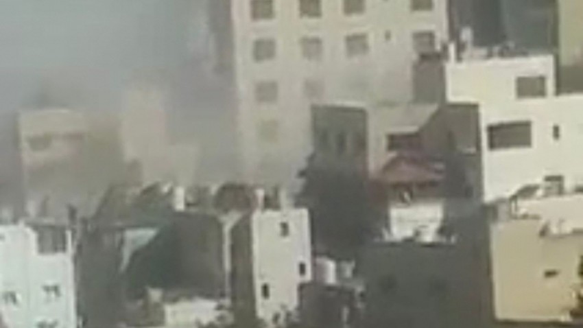 الأردن | 4 إصابات ومحاصرون بعد انهيار عمارة في منطقة اللويبدة في العاصمة عمّان