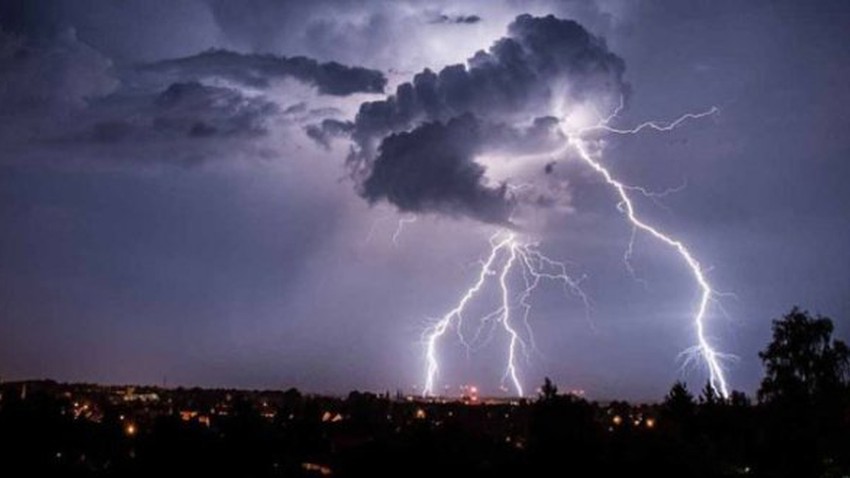 الإمارات | تحذير من سُحب ركامية يرافقها أمطار ورياح مثيرة للأتربة والغُبار بحسب المركز الوطني 