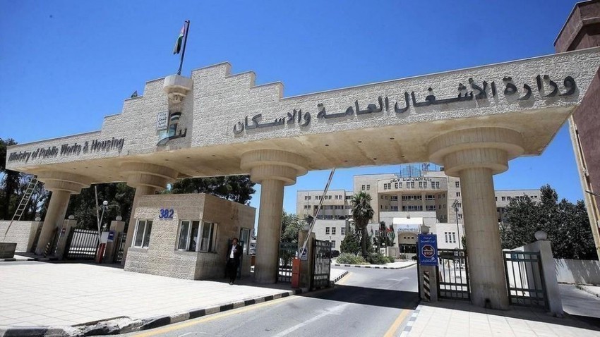الأردن | وزارة الأشغال تُحذر من تدني مدى الرؤية الأفقية على الطرق بسبب الغبار