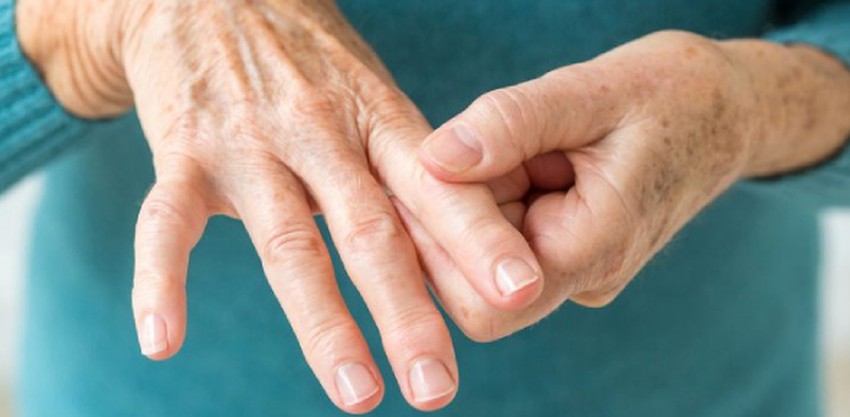 ألم التهاب المفاصل والطقس طقس العرب