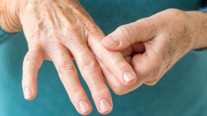 ألم التهاب المفاصل والطقس طقس العرب