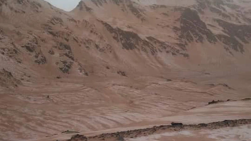 ثلوج برتقالية في جبال الألب و السبب ... ثلوج برتقالية في جبال الألب و السبب ...