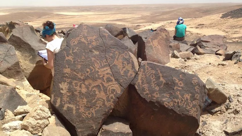 آلاف النقوش القديمة تكشف أن الصحراء السوداء الأردنية كانت تعج بالحياة.. فكيف كانت الحياة هناك؟!